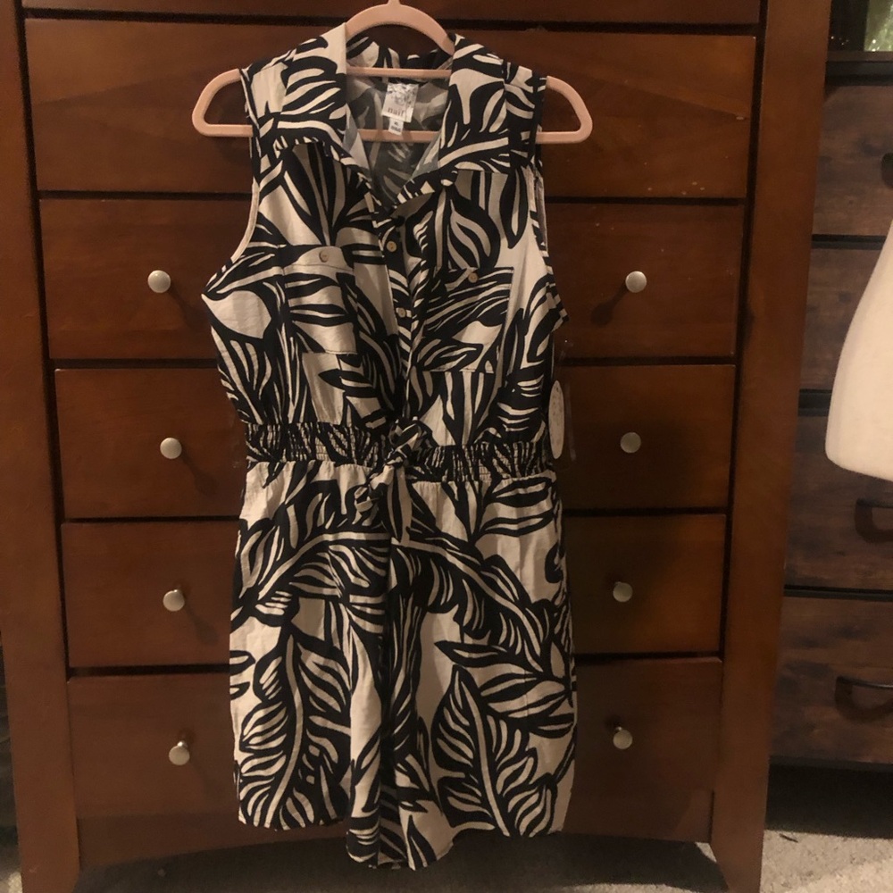 NAIF Black and White Leaf-Print Romper